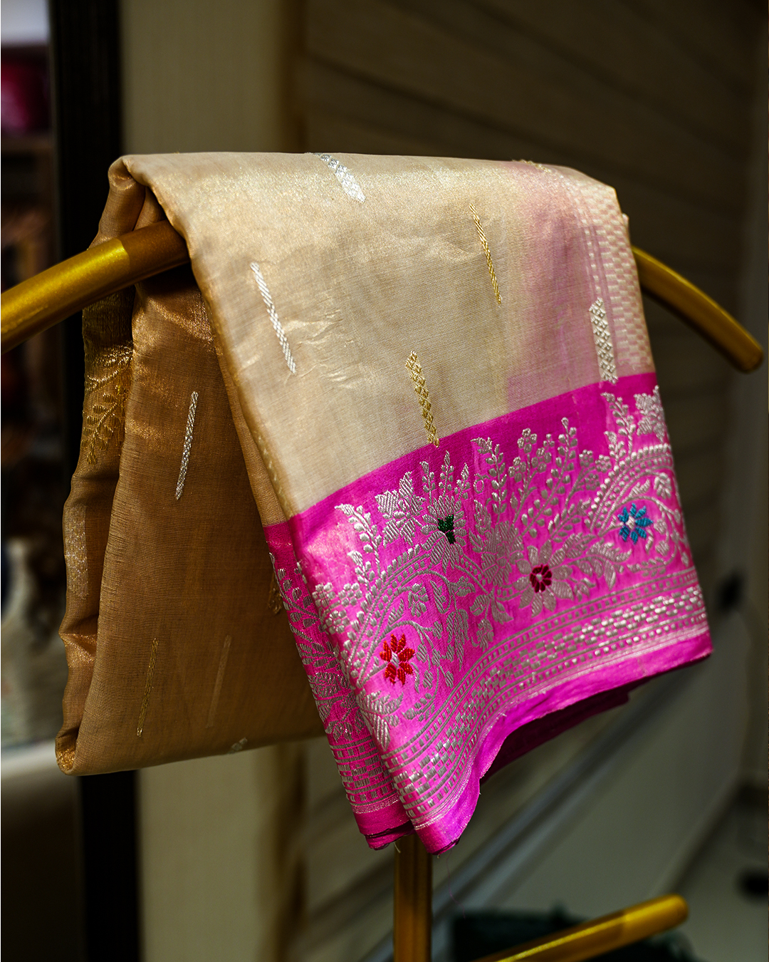 Royal Blossom Banaras Organza Saree - Image 4