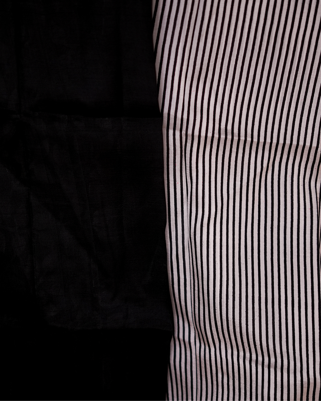 Monochrome Elegance Bhishnupuri Silk Saree - Image 4