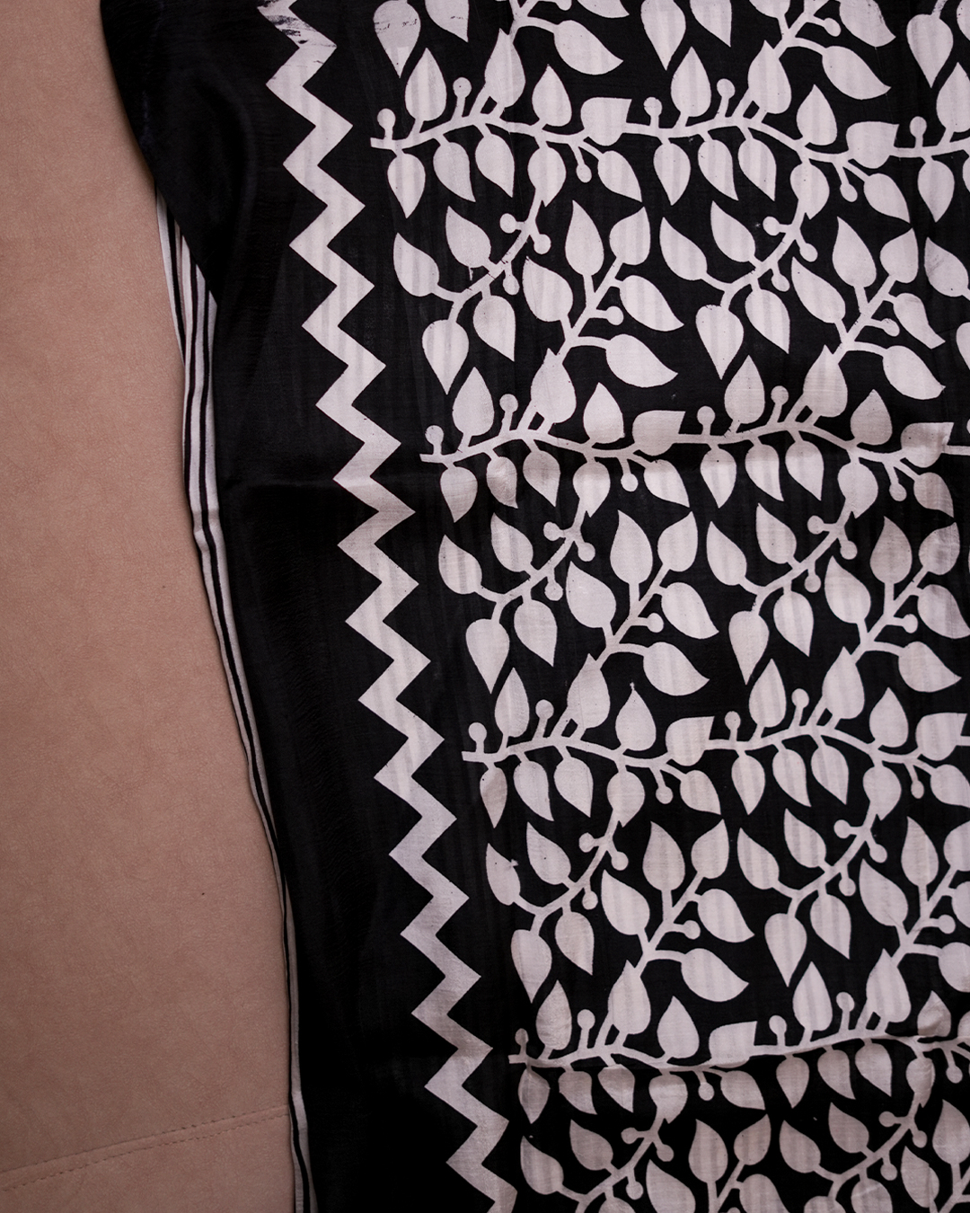 Monochrome Elegance Bhishnupuri Silk Saree - Image 2