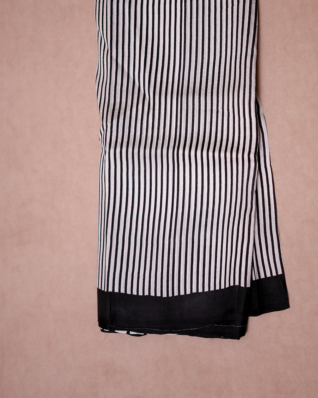 Monochrome Elegance Bhishnupuri Silk Saree - Image 5
